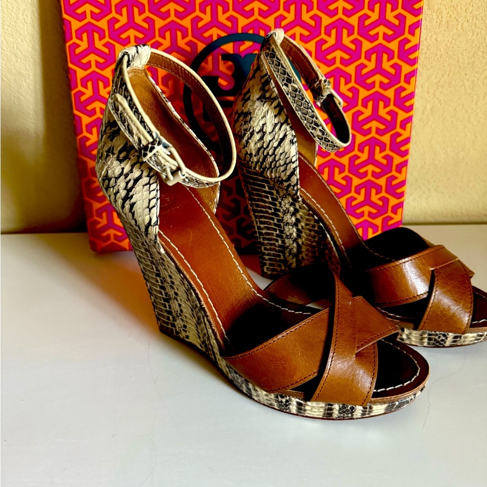 Tory Burch Livia Stylish Brown and Snake Skin Wedge Sandals - Picture 2 of 6